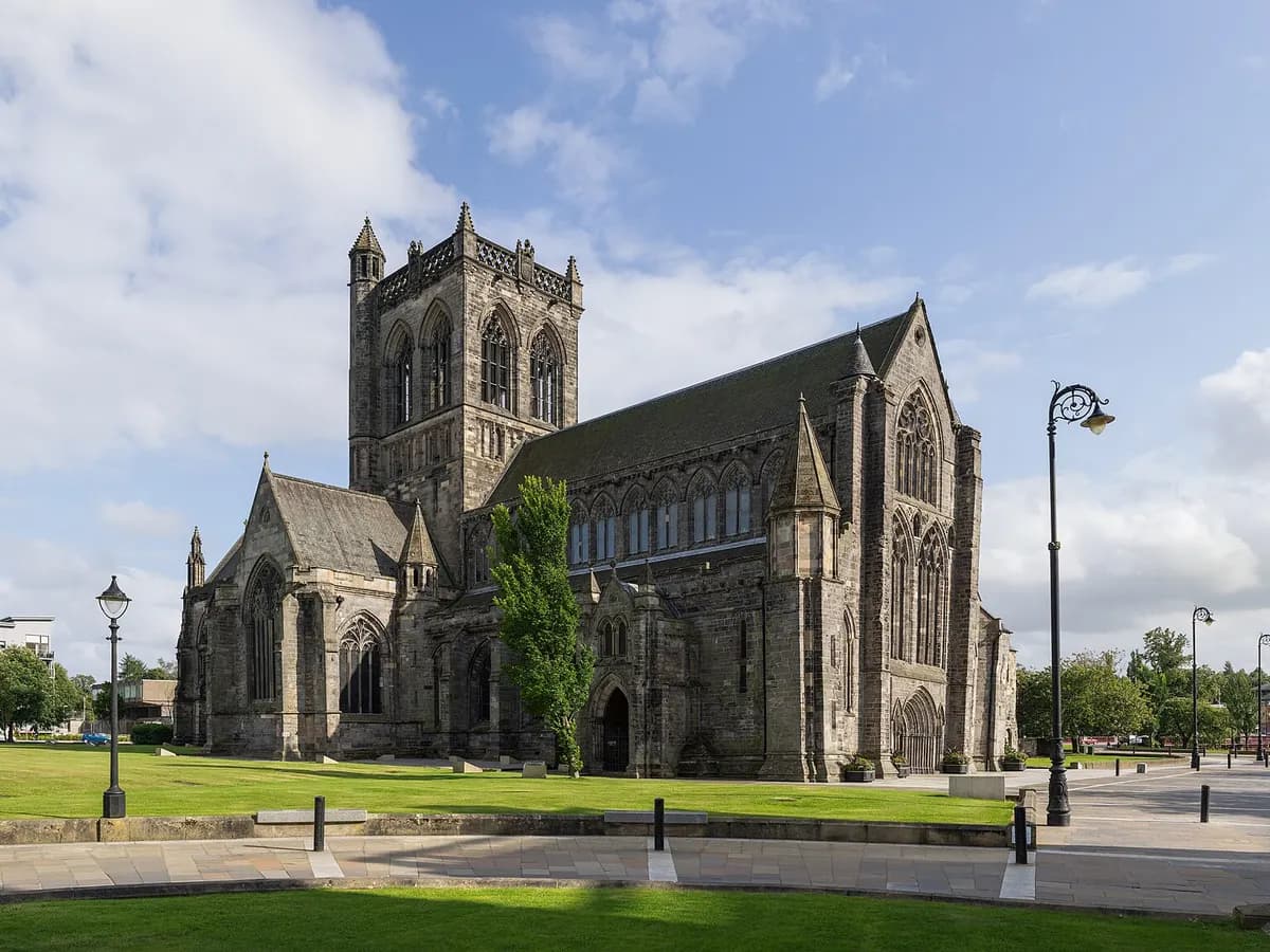 Paisley: a medieval abbey and a domed observatory among mill-town streets