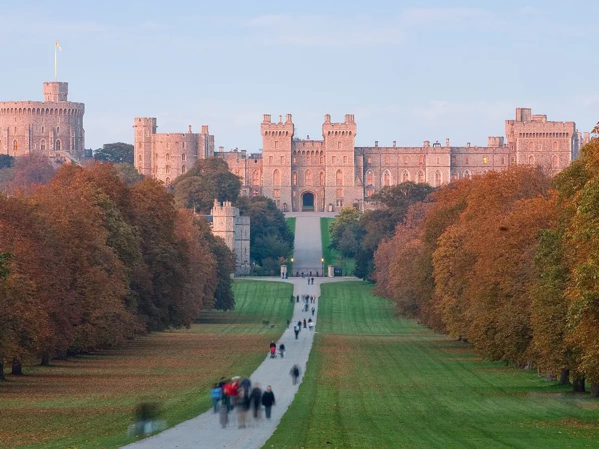 Windsor: a great round castle tower on a mound above the Thames