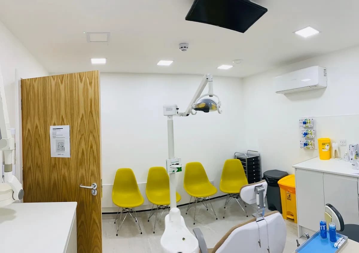 KEW BRIDGE DENTAL | Private & NHS Emergency Dentist Near Me | Invisalign | Endodontic Specialist | Dental Implants — photo from their Google listing